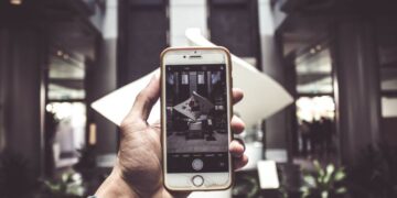 white dots on iphone screen