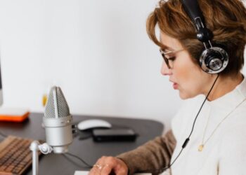 sony xm5 turn off speak to chat