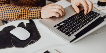 wrist hurts when using mouse