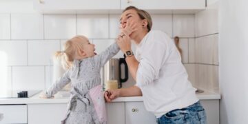 what is my moms cousin to me