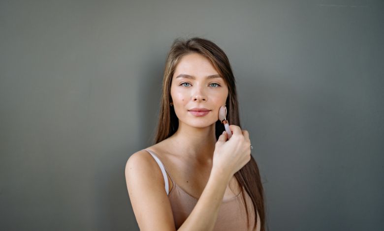 how to use a face roller