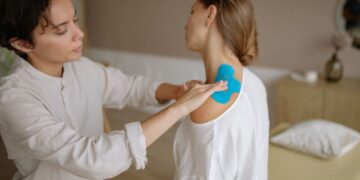 how to tape a shoulder